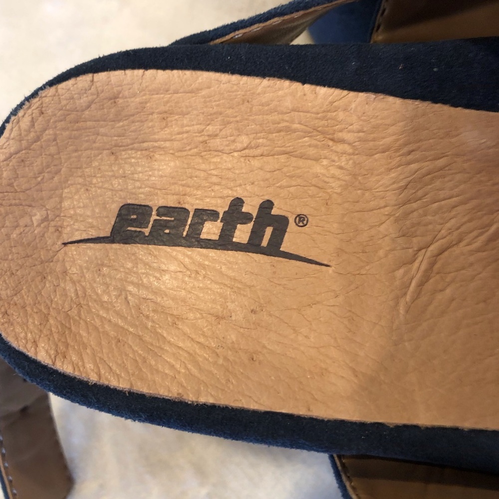 Women's Earth Tierra Dark Indigo Suede Sandal, Size 8B - Picture 6 of 7
